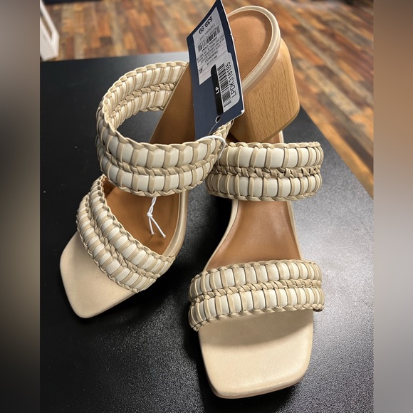 Universal Thread - Picture 4 of 5